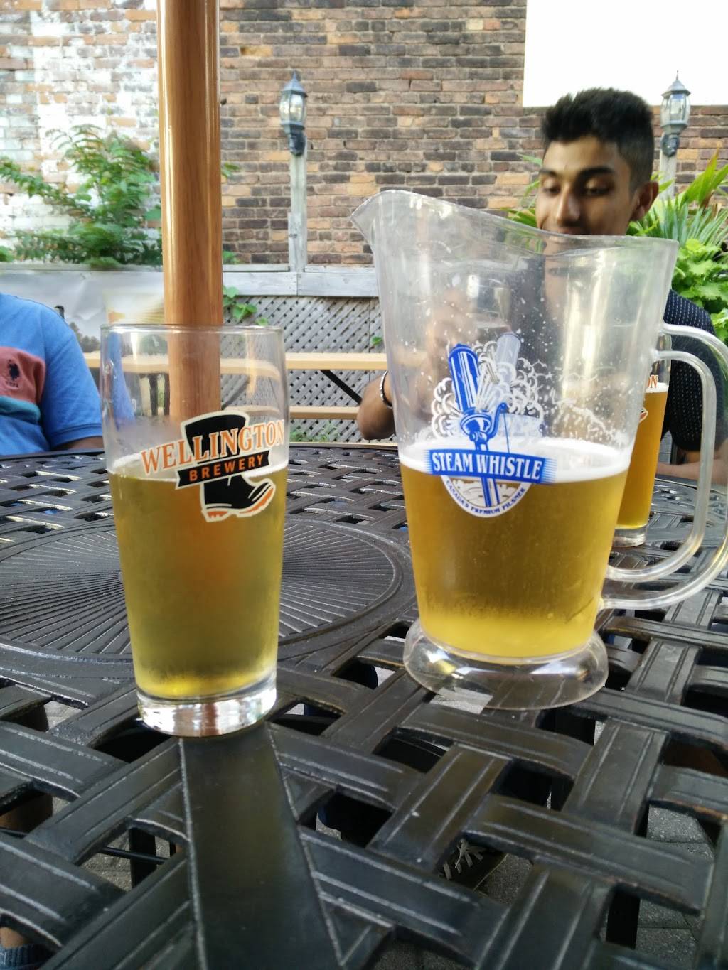 The Barrel House | restaurant | 3199 Sandwich St, Windsor, ON N9C 1A6, Canada | 5199775334 OR +1 519-977-5334