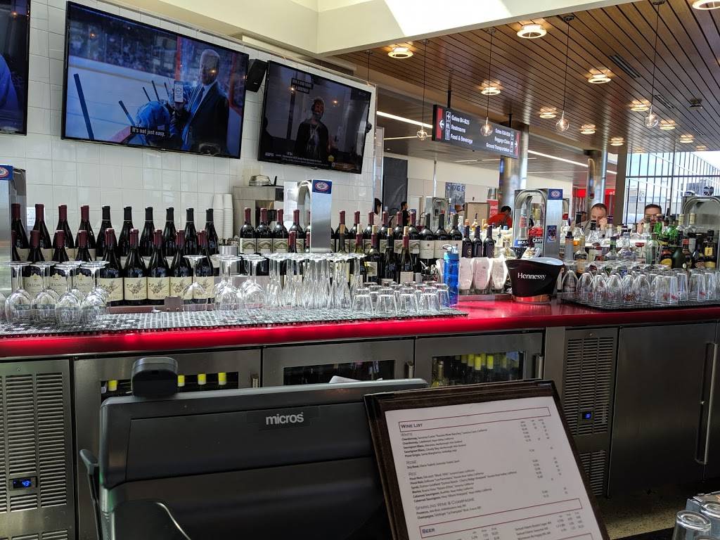 Legal Sea Foods | restaurant | 1 Harborside Drive Logan Airport, Terminal B Connector, Boston, MA 02128, USA | 8575743888 OR +1 857-574-3888