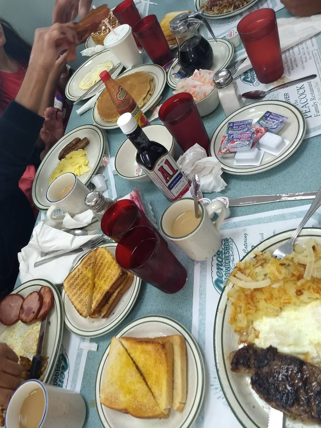 Peacock Family Restaurant | restaurant | 2670 Belvidere Rd, Waukegan, IL 60085, USA | 8476623333 OR +1 847-662-3333