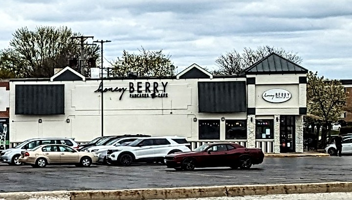 Honey Berry Pancakes and Cafe | restaurant | 394 E Irving Park Rd, Roselle, IL 60172, USA | 6305290333 OR +1 630-529-0333