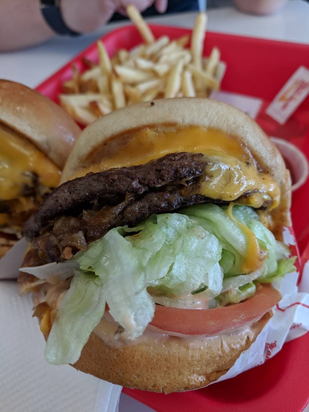 In-N-Out Burger | restaurant | 2625 W Kettleman Ln, Lodi, CA 95242, USA | 8007861000 OR +1 800-786-1000