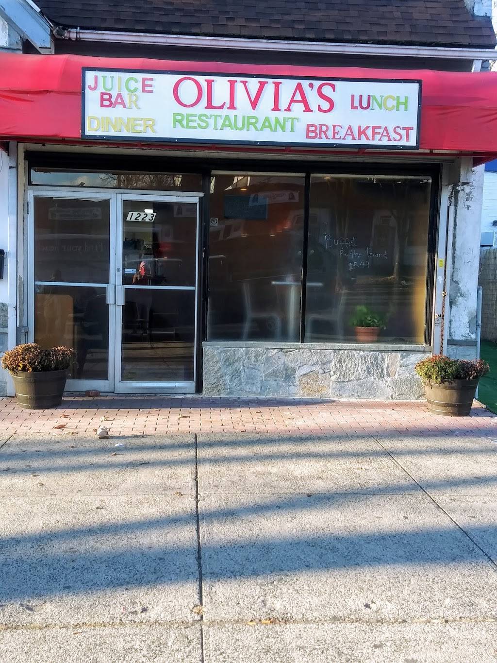 Olivias | restaurant | 1223 Park Ave, Bridgeport, CT 06604, USA | 4758006435 OR +1 475-800-6435