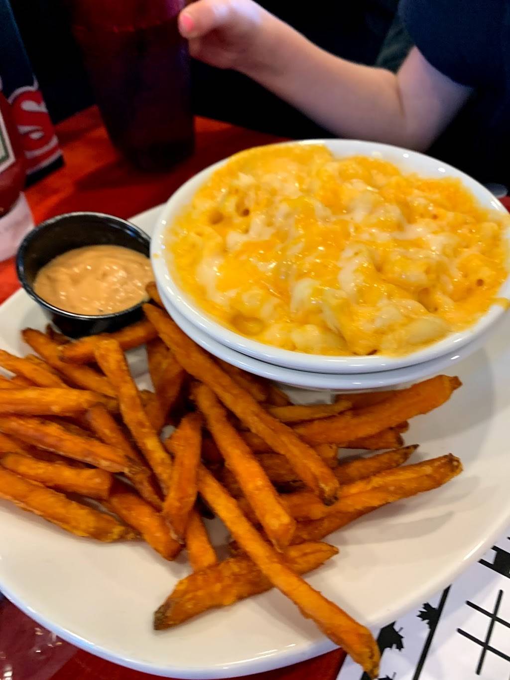 St. Louis Bar & Grill | restaurant | 604 Santa Maria Blvd, Milton, ON L9T 9L7, Canada | 9058751333 OR +1 905-875-1333