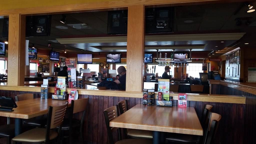 Applebees Grill + Bar | restaurant | 30686 Lyon Center Dr Unit E, New Hudson, MI 48165, USA | 2484461770 OR +1 248-446-1770