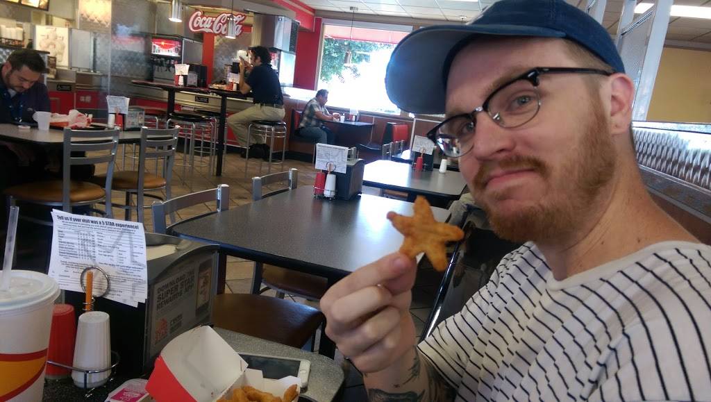 Carls Jr. / Green Burrito | restaurant | 20552 Lake Forest Dr, Lake Forest, CA 92630, USA | 9498308929 OR +1 949-830-8929