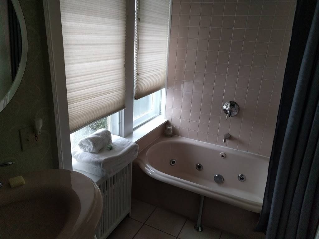 The Manor on Golden Pond | restaurant | 31 Manor Dr, Holderness, NH 03245, USA | 6039683348 OR +1 603-968-3348