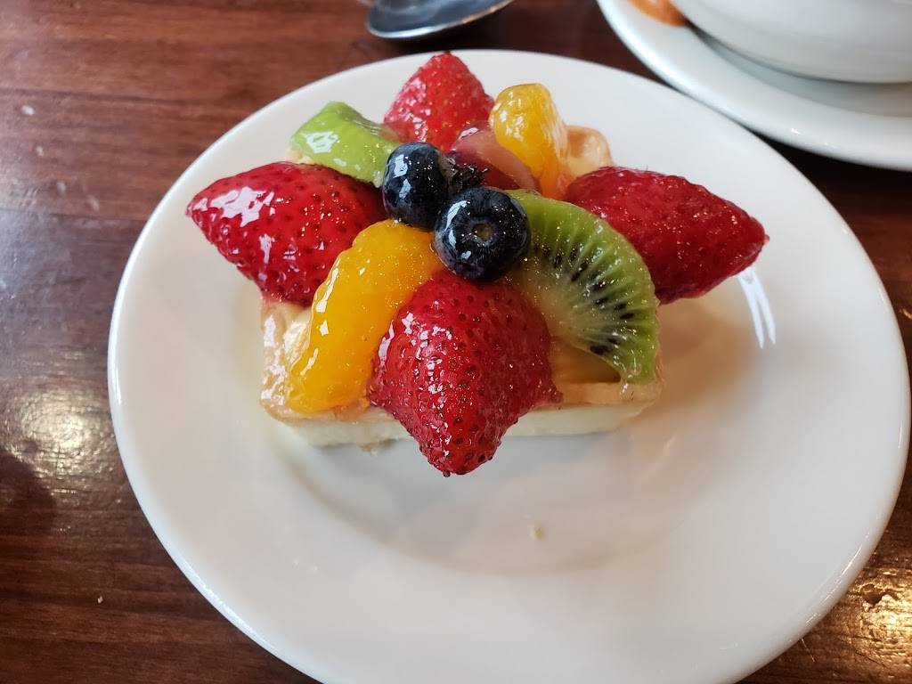 la Madeleine French Bakery & Café Mueller | cafe | 1201 Barbara Jordan Blvd, Austin, TX 78723, USA | 5123663825 OR +1 512-366-3825