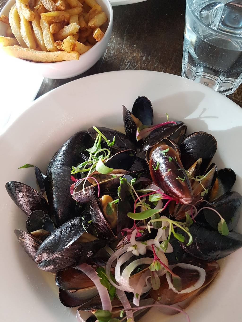 The Westerly Kitchen & Bar | restaurant | 413 Roncesvalles Ave, Toronto, ON M6R 2N1, Canada | 4165516660 OR +1 416-551-6660