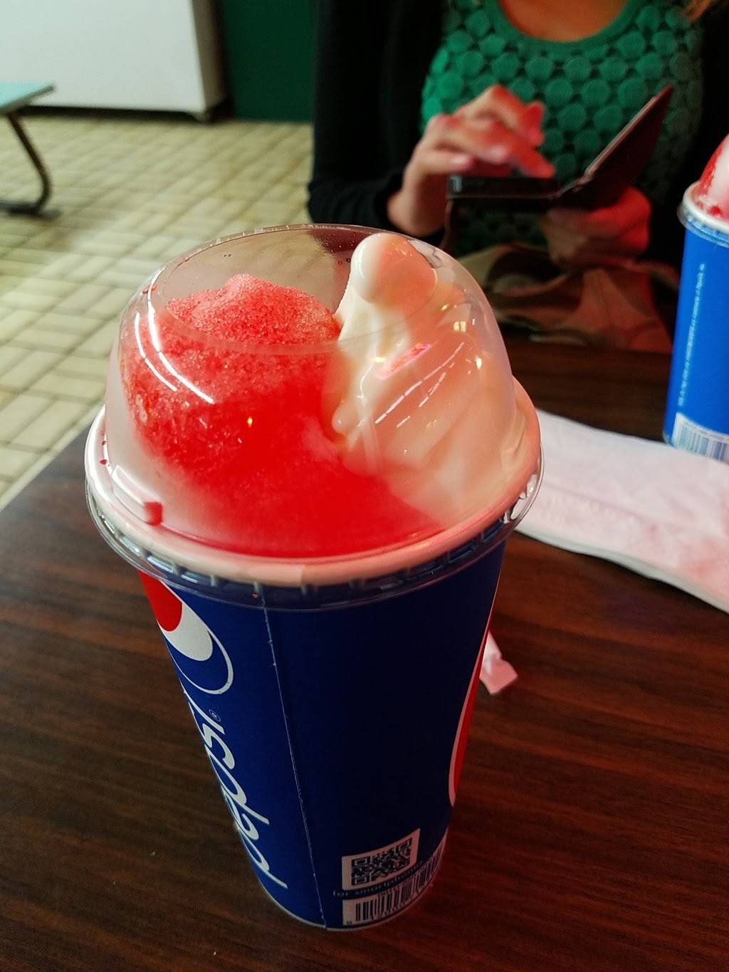 The Highland Queen Drive-In | restaurant | 1511 W 55th St, La Grange, IL 60525, USA | 7082461846 OR +1 708-246-1846