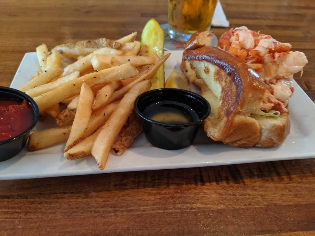 Quahog Republic Whalers Tavern | restaurant | 24 N Water St, New Bedford, MA 02740, USA | 7742066303 OR +1 774-206-6303