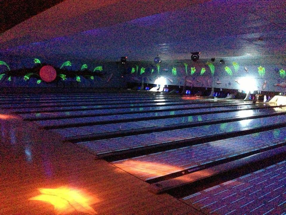 Thunderbird Lanes | restaurant | 1117 8th St, Baraboo, WI 53913, USA | 6083569111 OR +1 608-356-9111