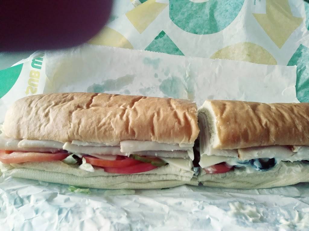 Subway | restaurant | 296 Broad St, Windsor, CT 06095, USA | 8606886881 OR +1 860-688-6881