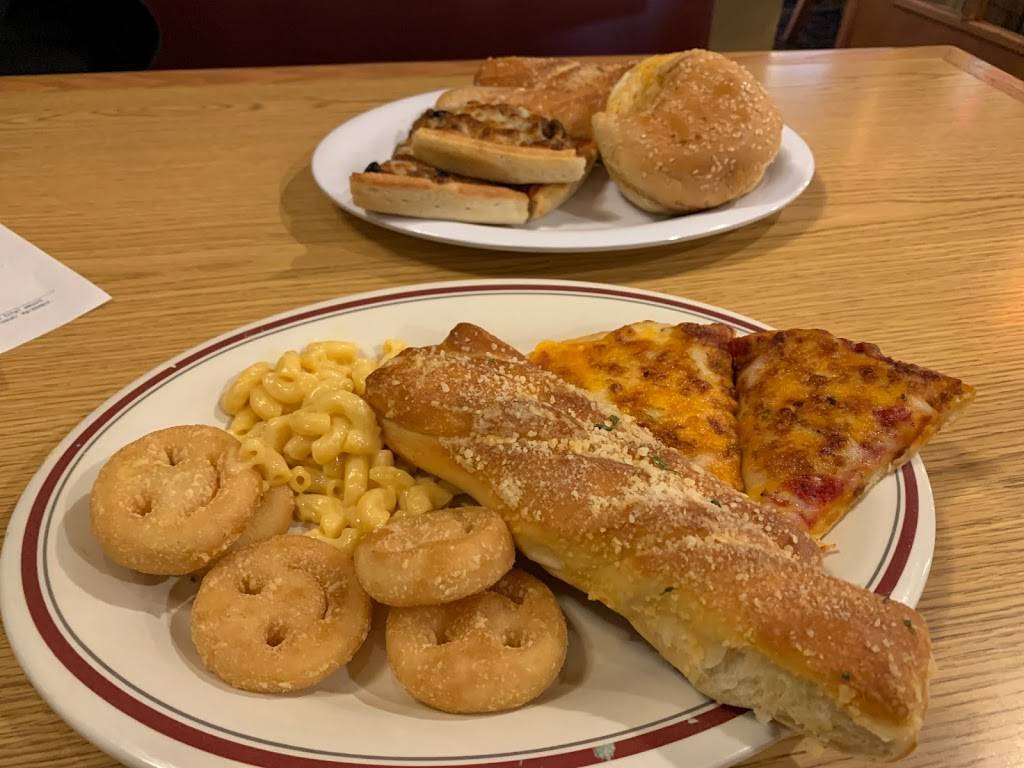 Valentinos | restaurant | 2701 S 70th St, Lincoln, NE 68506, USA | 4024379177 OR +1 402-437-9177