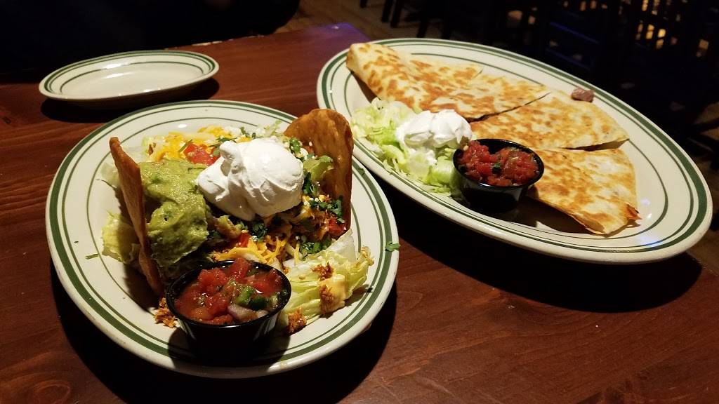 Me & Julio | restaurant | 2784 S Fish Hatchery Rd, Fitchburg, WI 53711, USA | 6082781428 OR +1 608-278-1428