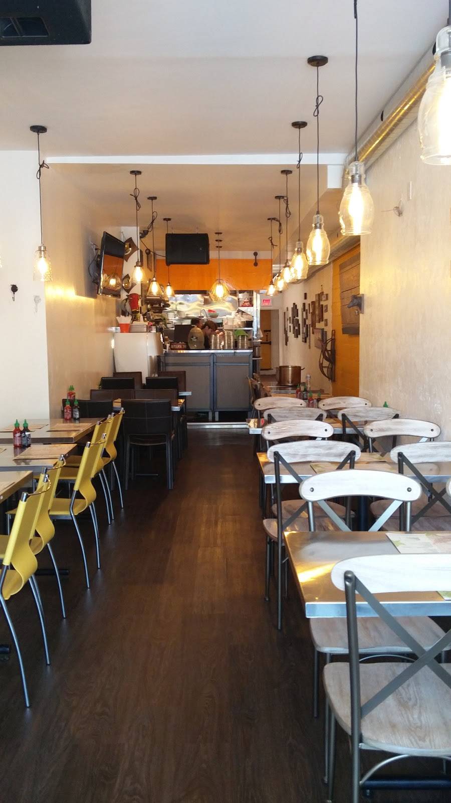 Oxtail Pho - Bánh Mì - Phở Đuôi Bò | restaurant | 814 Dundas St W, Toronto, ON M6J 1V3, Canada | 4165370188 OR +1 416-537-0188