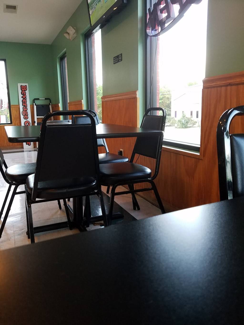 The Chicken Coop | restaurant | 210A N Memphis St, Holly Springs, MS 38635, USA | 6625512357 OR +1 662-551-2357