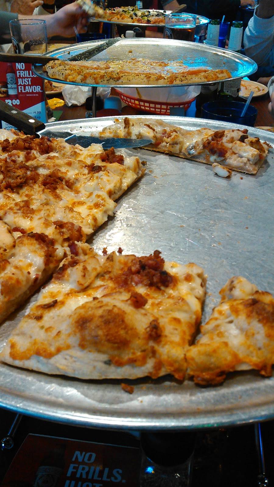 Twiggy’s One Headlight Pub | restaurant | 8567 Wabash Ave, Terre Haute, IN 47803, USA | 8128776776 OR +1 812-877-6776