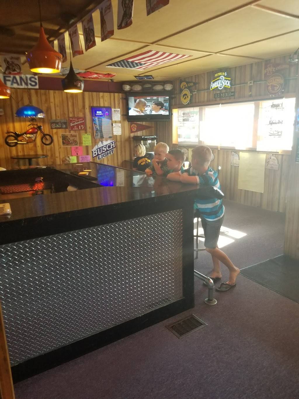 Screwie Louies Bar & Grill | restaurant | 109 S Madison St, Newell, IA 50568, USA | 7122724034 OR +1 712-272-4034