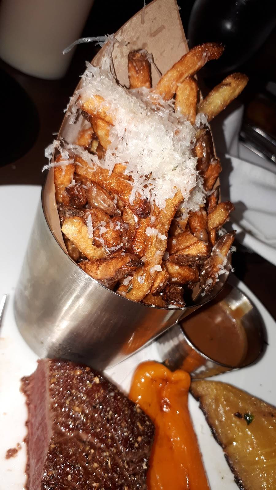 La Bête | restaurant | Delta 3, 2875 Boulevard Laurier Suite 170, Québec, QC G1V 2M2, Canada | 4182661717 OR +1 418-266-1717