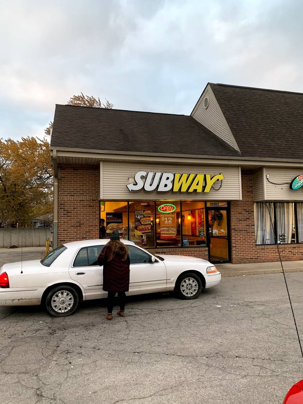 Subway | restaurant | 13351 Dix Toledo Rd, Southgate, MI 48195, USA | 7349919000 OR +1 734-991-9000