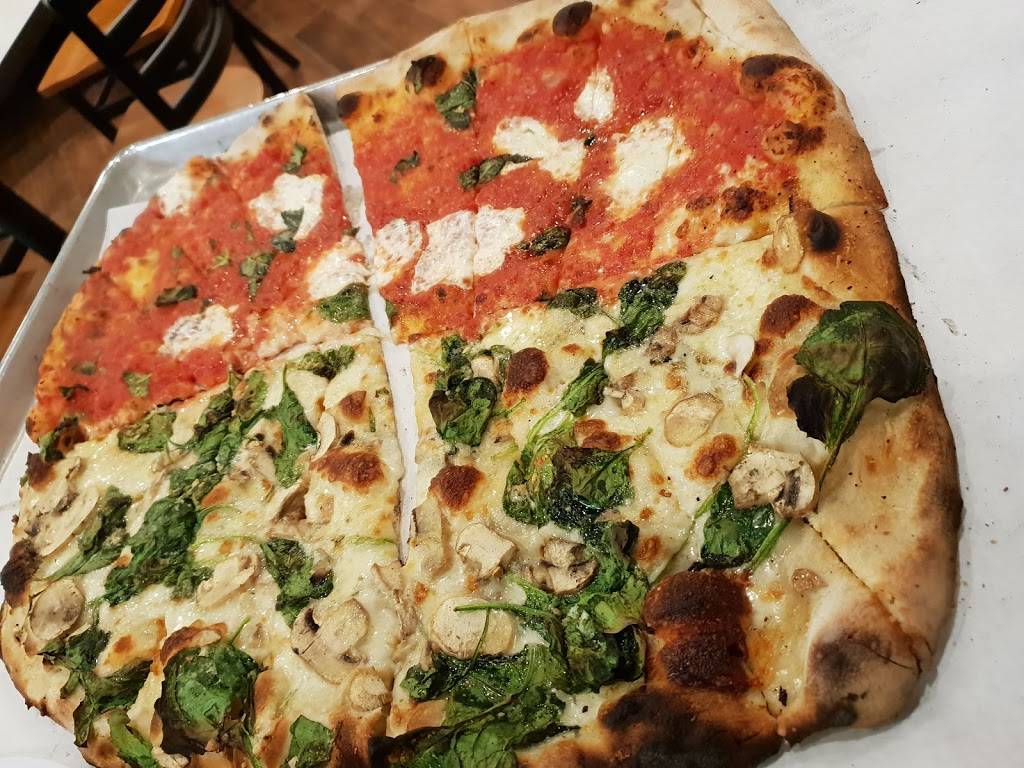 Frank Pepe Pizzeria Napoletana | restaurant | 130 Reidville Dr, Waterbury, CT 06705, USA | 4752352145 OR +1 475-235-2145