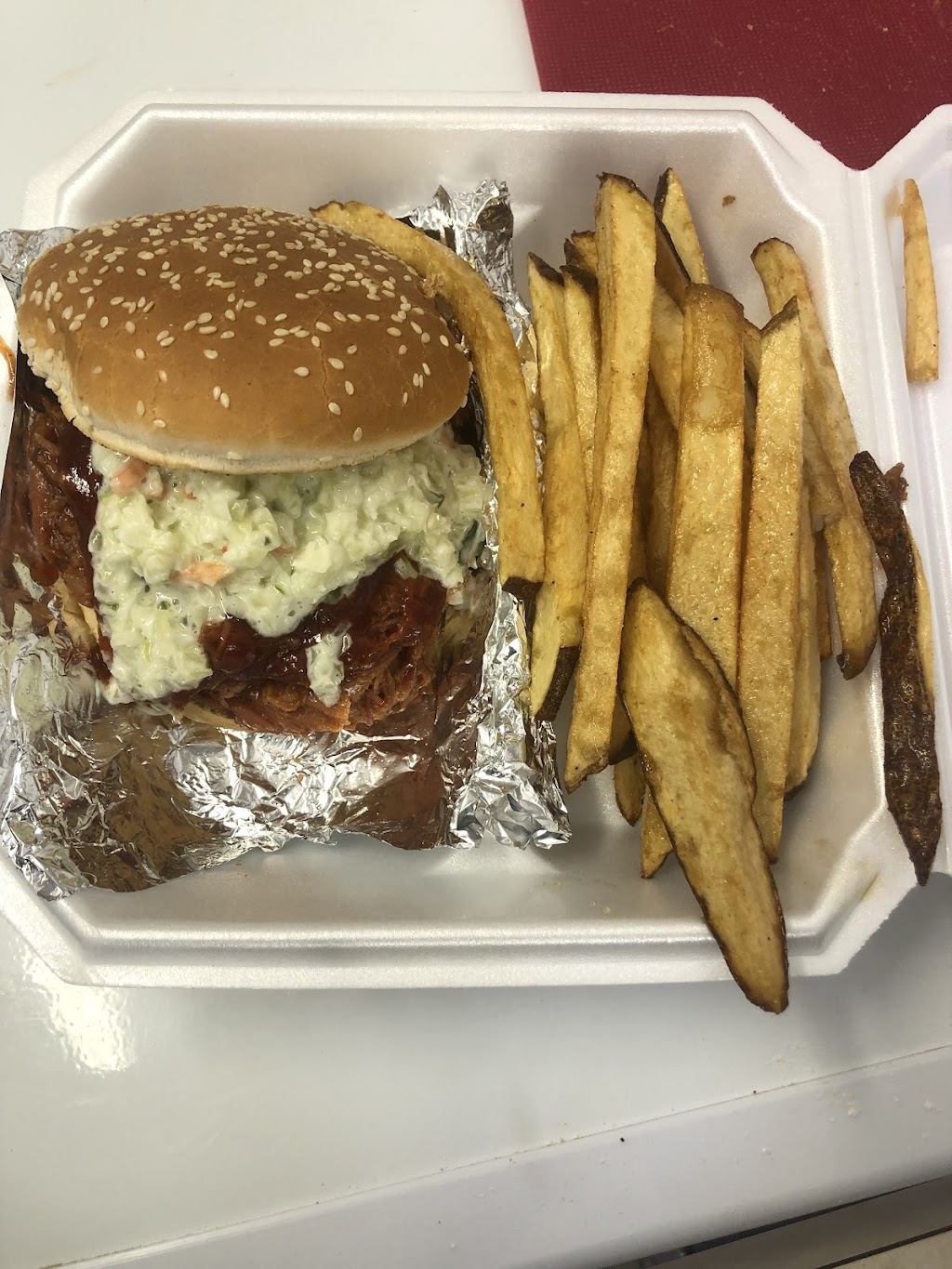 BIG DZZ HOUSE BBQ | restaurant | 144 N Canton Rd, Akron, OH 44305, USA | 3309420229 OR +1 330-942-0229