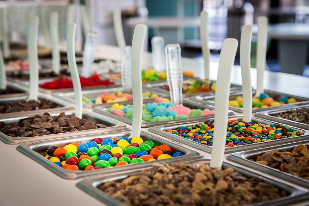 Yogurtini | restaurant | 2510 W Happy Valley Rd #1251, Phoenix, AZ 85085, USA | 6235801200 OR +1 623-580-1200