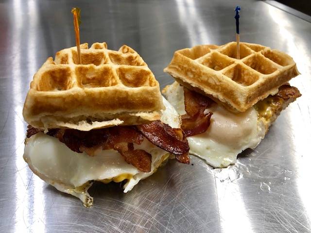 11:11 Burgers & Beignets | restaurant | 718 W Johnson St, Fond du Lac, WI 54935, USA | 9202668005 OR +1 920-266-8005