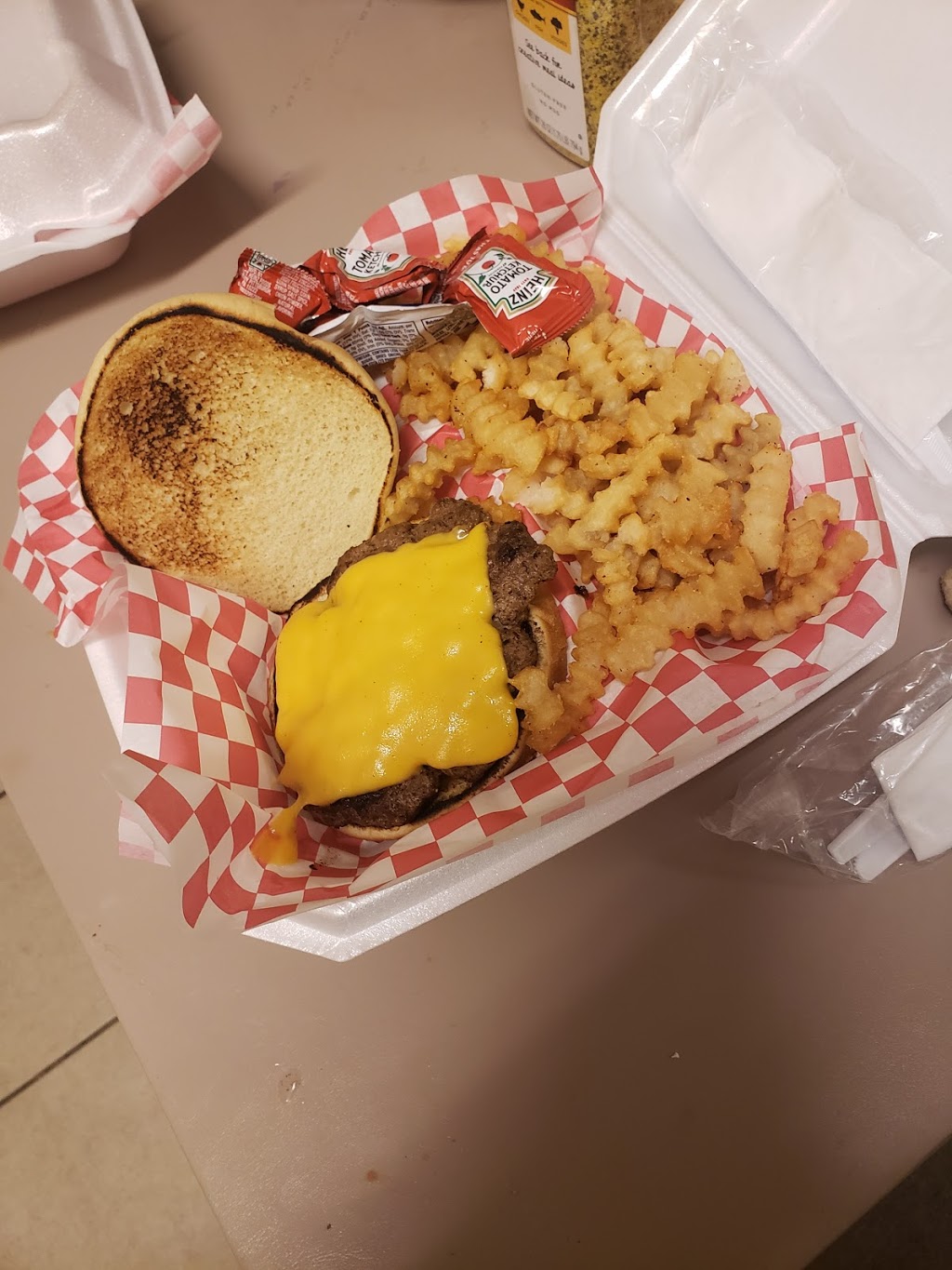 601 Grubs | meal takeaway | 807 1st N St, Vicksburg, MS 39183, USA | 6017385351 OR +1 601-738-5351