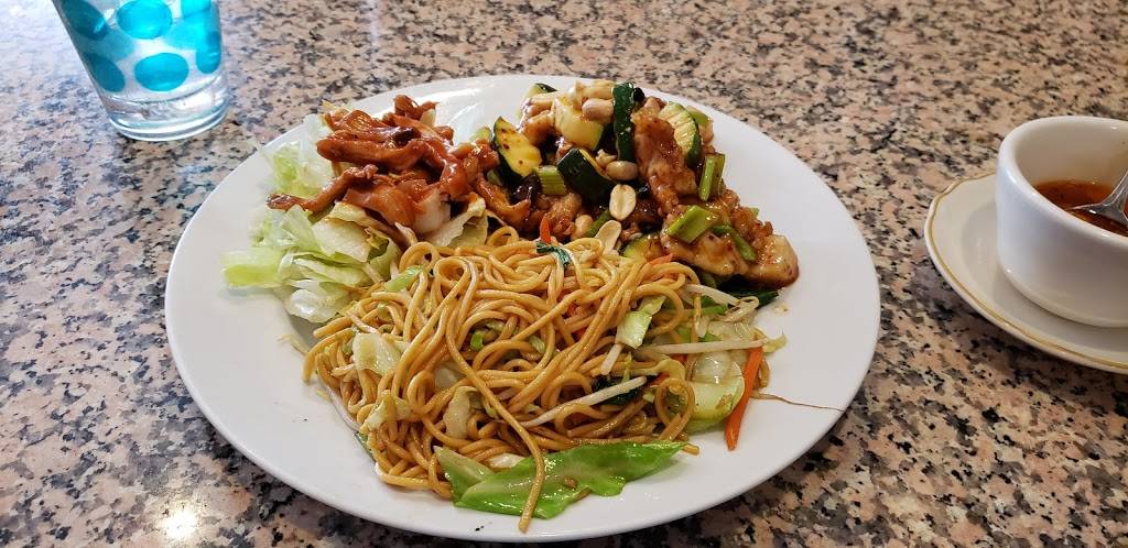 Helens Gourmet | restaurant | 7444 N Fresno St, Fresno, CA 93720, USA | 5594324241 OR +1 559-432-4241