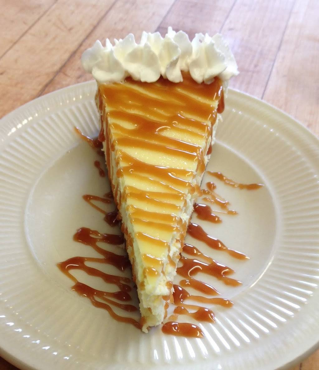 GeJos by the Lake - Italian Restaurant and Lounge | restaurant | 12 N 3rd St, Clear Lake, IA 50428, USA | 6413578288 OR +1 641-357-8288