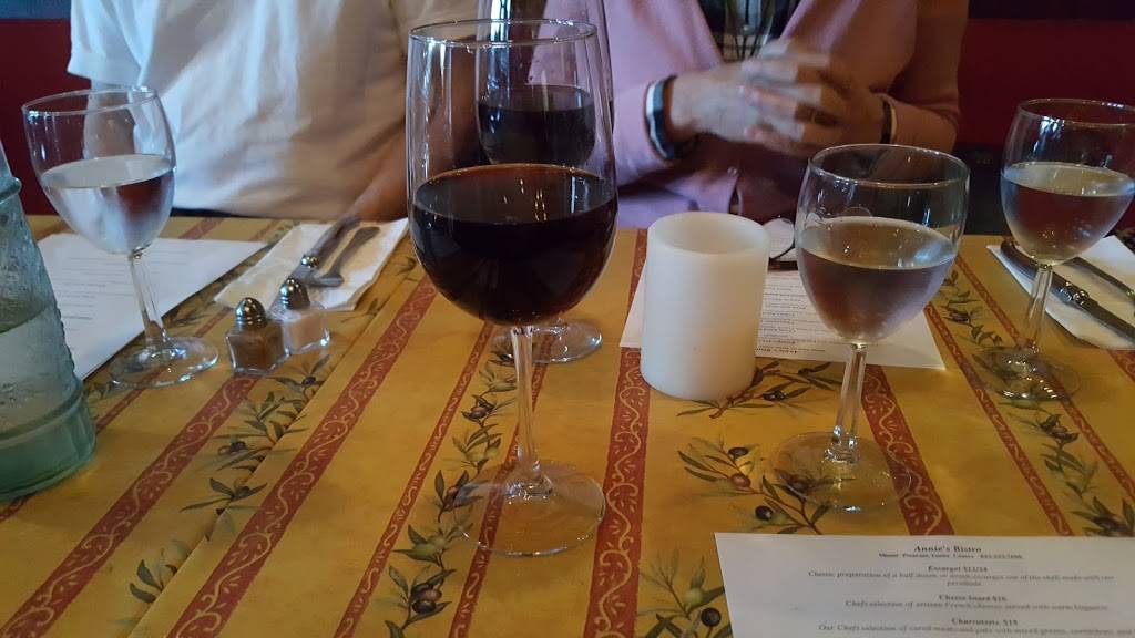 Ville Sainte Bistro | restaurant | 1035 Johnnie Dodds Blvd B7, Mt Pleasant, SC 29464, USA | 8433885778 OR +1 843-388-5778