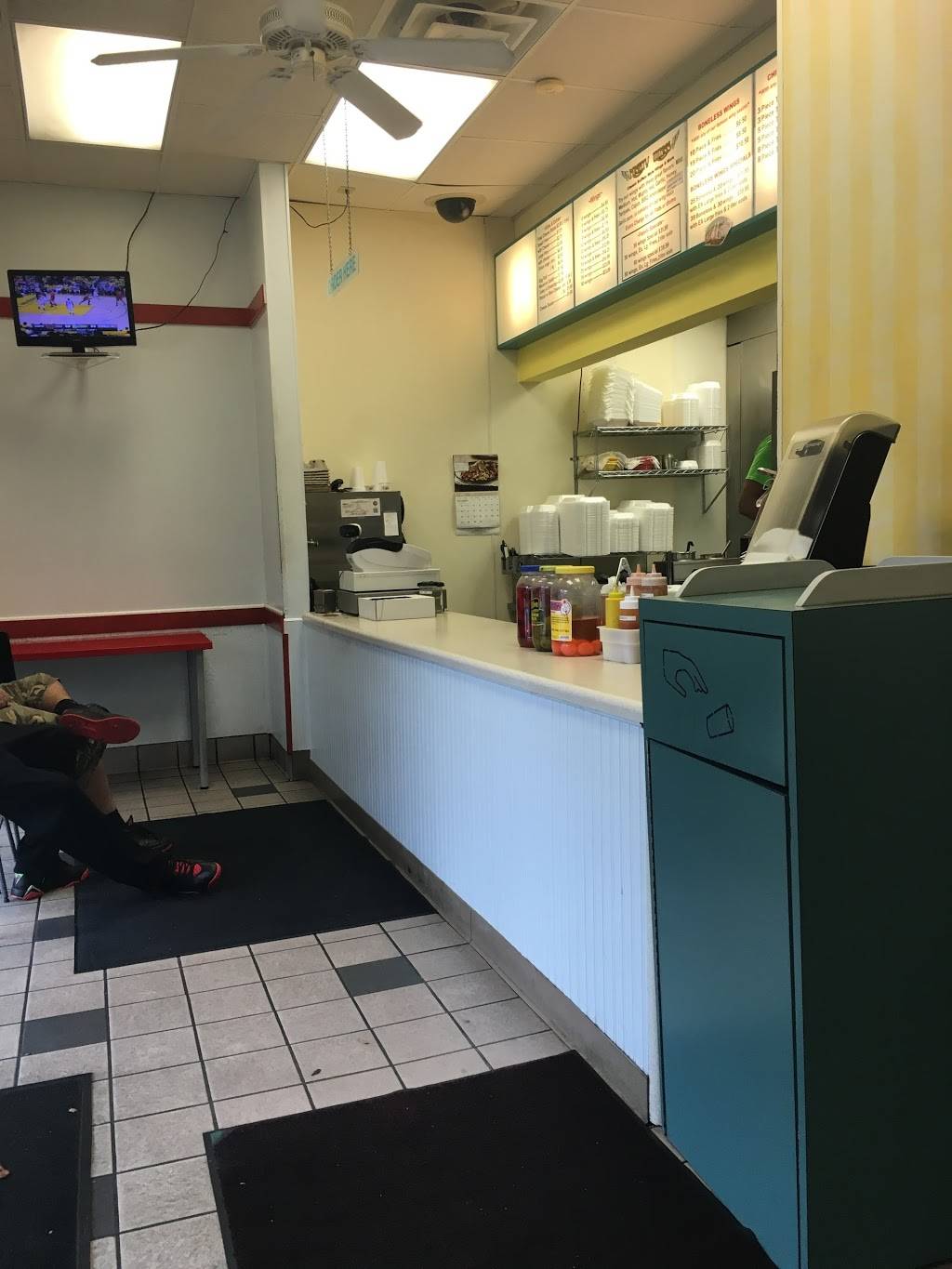 Mighty Wings | restaurant | 53 W Vine St, Kissimmee, FL 34741, USA | 4078464313 OR +1 407-846-4313