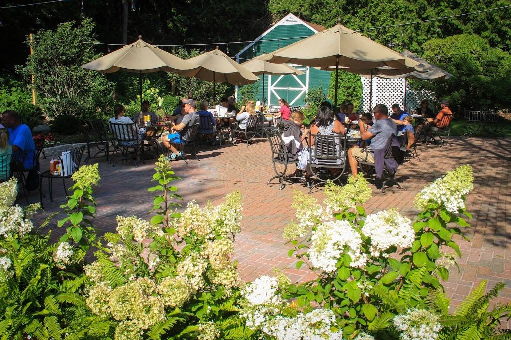 Ice House BBQ | restaurant | 6966 Main St, Mackinac Island, MI 49757, USA | 9068477223 OR +1 906-847-7223