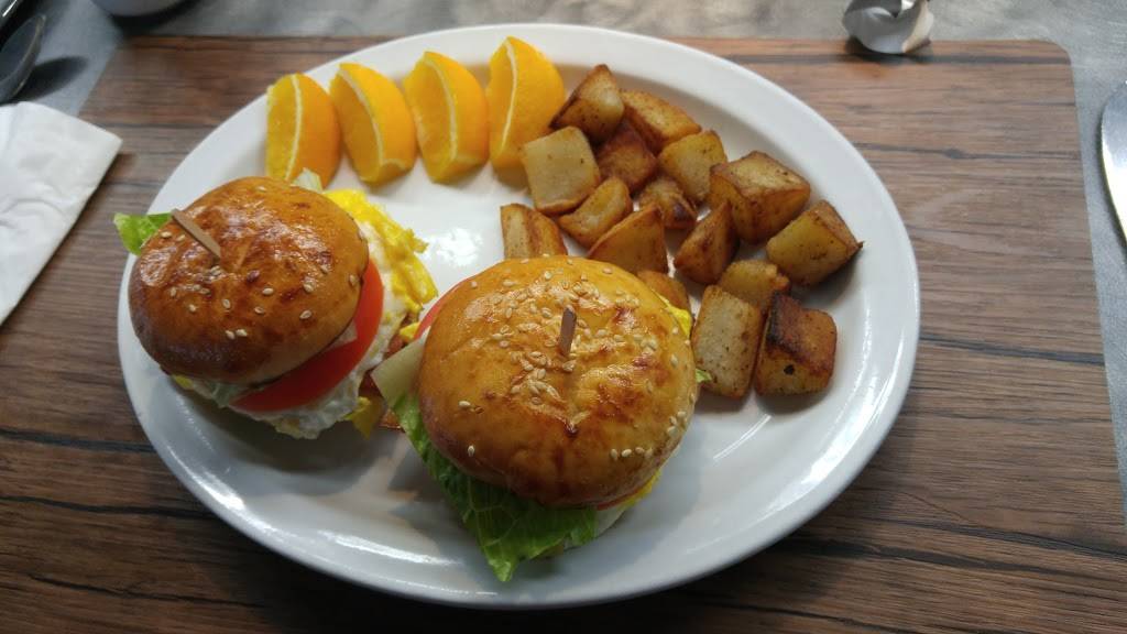 Bistro Le BisCornu | restaurant | 2200 Rue Royale, Trois-Rivières, QC G9A 4L5, Canada | 8198408292 OR +1 819-840-8292