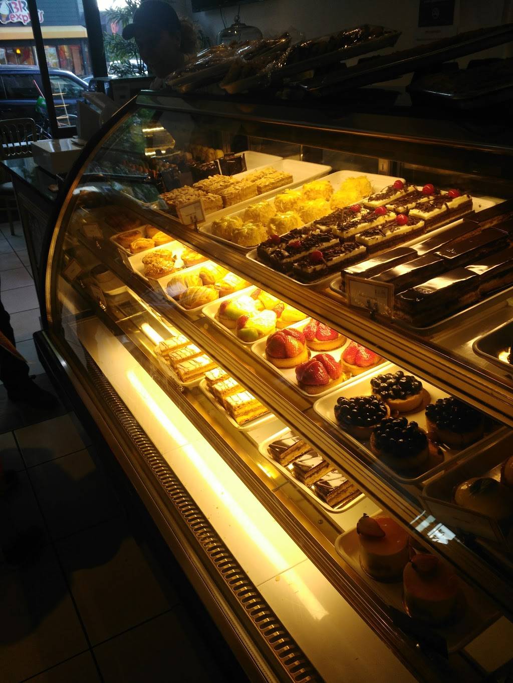 Layali Dubai | restaurant | 24-17 Steinway St, Astoria, NY 11103, USA | 7187281492 OR +1 718-728-1492