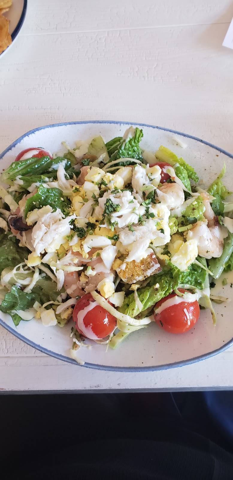 The Hampton Social | restaurant | 705 Village Center Dr, Burr Ridge, IL 60527, USA | 6302190009 OR +1 630-219-0009