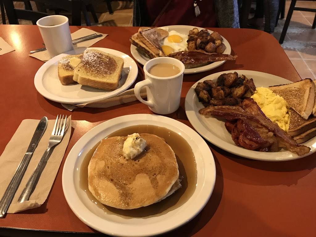 Rosarias Diner | restaurant | 591 Rodman St, Fall River, MA 02721, USA | 5083249454 OR +1 508-324-9454