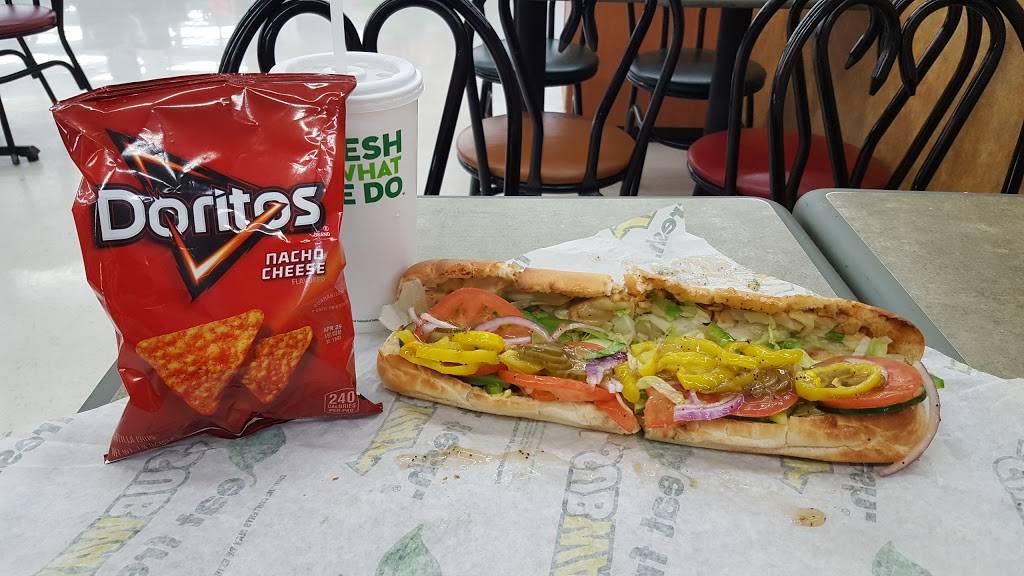 Subway | restaurant | Walmart, 72 Main St, North Reading, MA 01864, USA | 9786644669 OR +1 978-664-4669