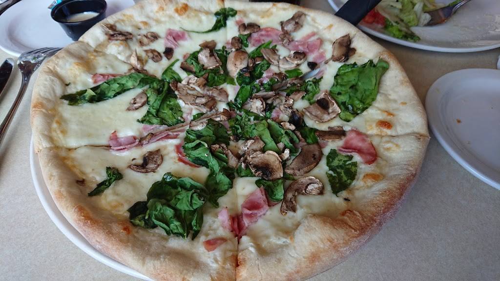 Sals Italian Bistro | restaurant | 125 S Main St, Edinburg, VA 22824, USA | 5409849300 OR +1 540-984-9300