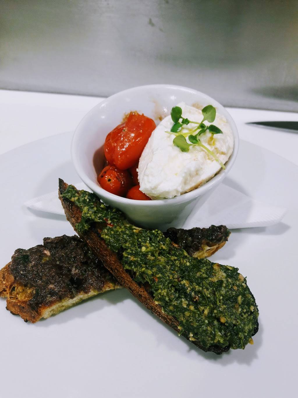 Craigs | restaurant | 8826 Melrose Ave, West Hollywood, CA 90069, USA | 3102761900 OR +1 310-276-1900