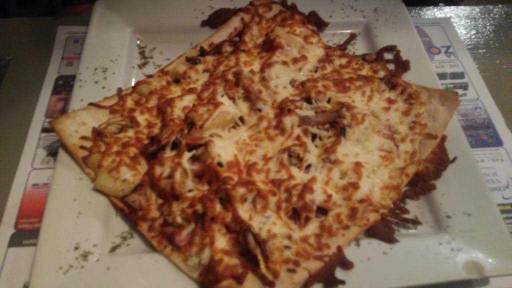 Cafe Bistro Pub Pile Ou Face | restaurant | 226 Rue Principale, Saint-Léonard-dAston, QC J0C 1M0, Canada | 8193992440 OR +1 819-399-2440