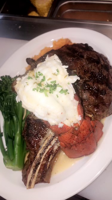 Luxor Steak & Lobster | restaurant | 3199 Main St, Buffalo, NY 14214, USA | 7163819306 OR +1 716-381-9306