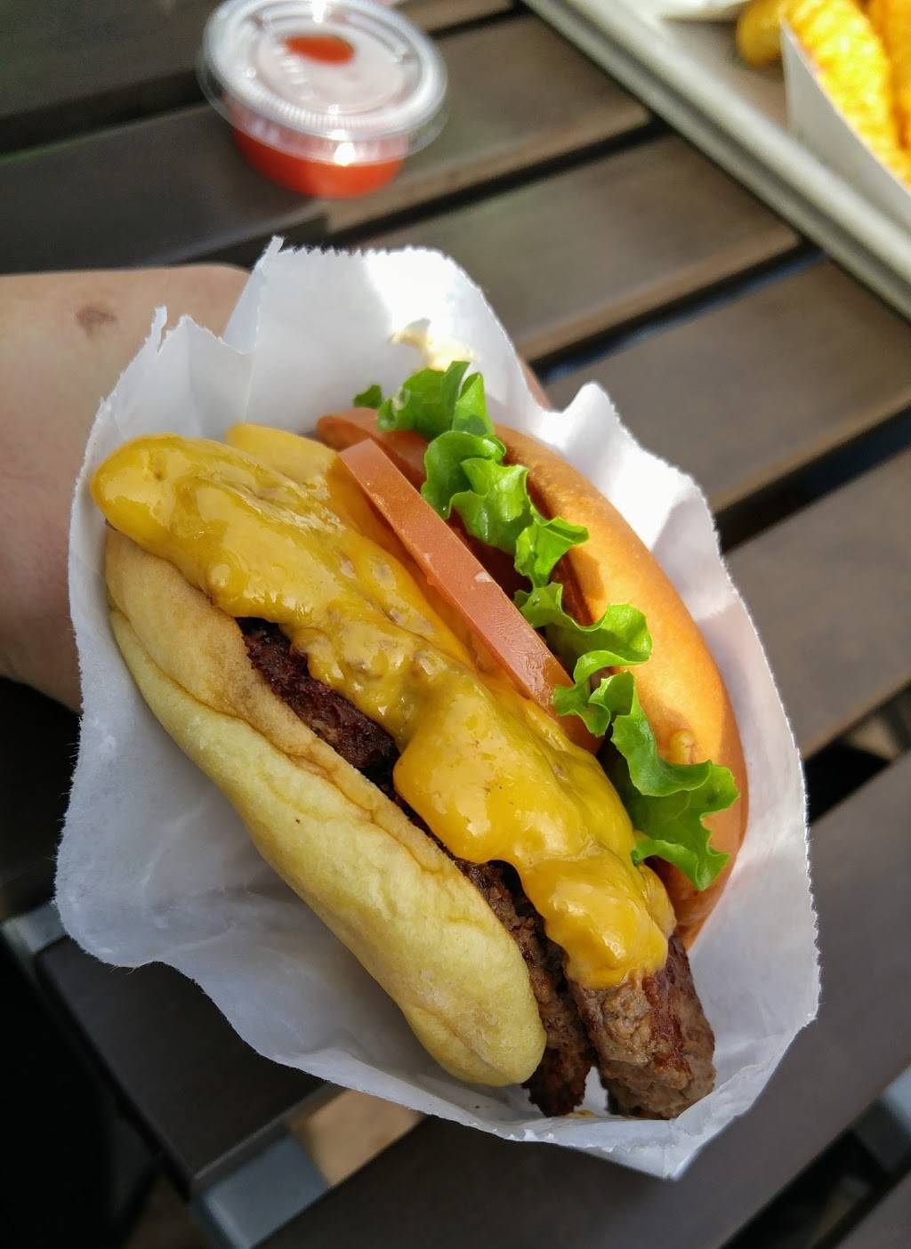Shake Shack | meal takeaway | 199 Niagara Lane, Central Valley, NY 10917, USA | 8458273140 OR +1 845-827-3140