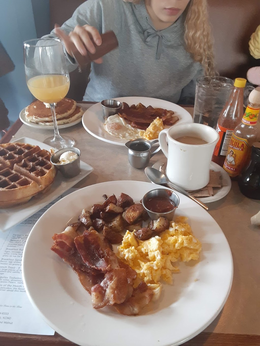 The Homesteader Cafe | restaurant | 100 E 7 St #100, Kansas City, MO 64106, USA | 8164748333 OR +1 816-474-8333