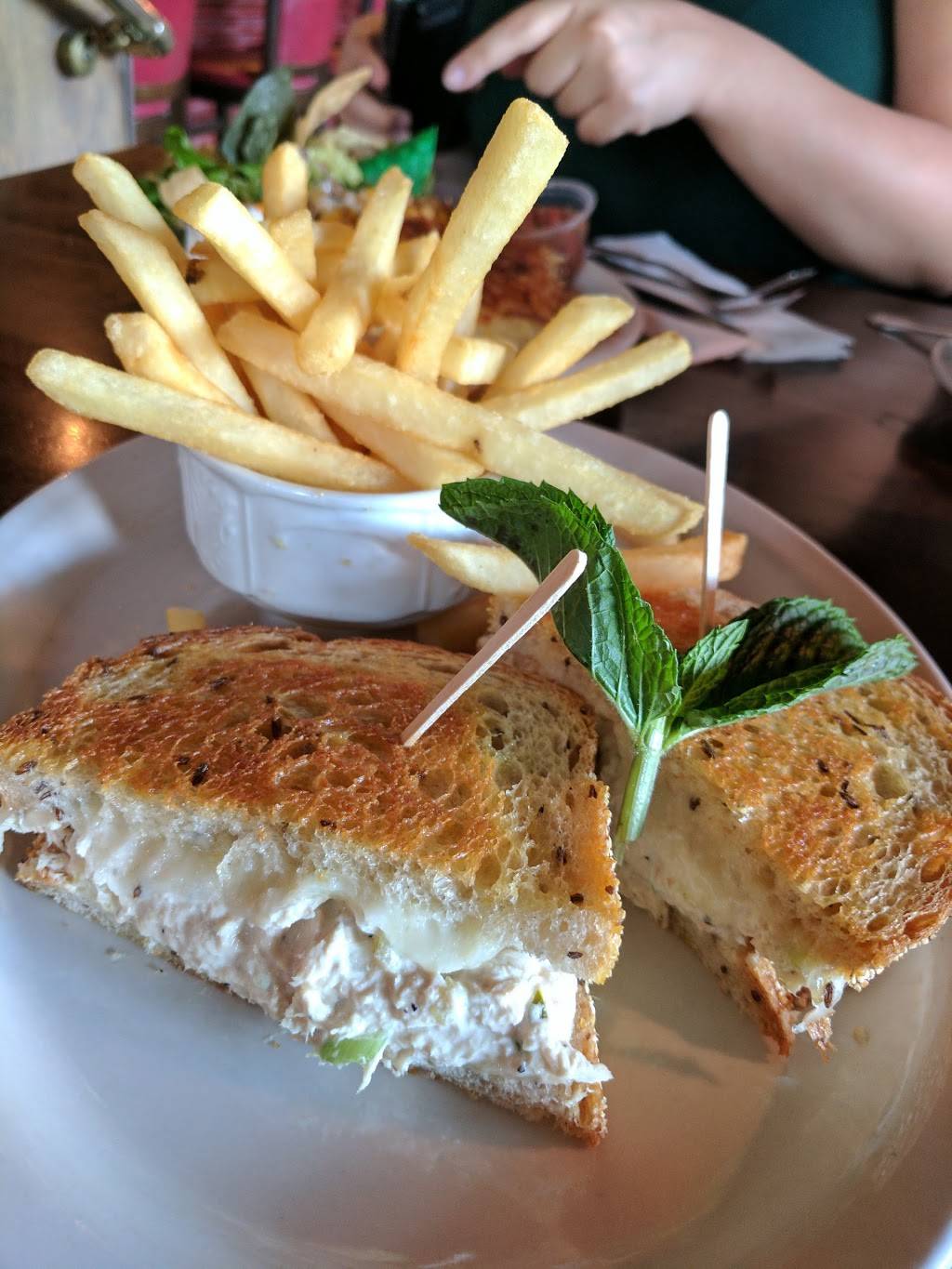 Foxy’s Restaurant | restaurant | 206 W Colorado St, Glendale, CA 91204, USA | 8182460244 OR +1 818-246-0244