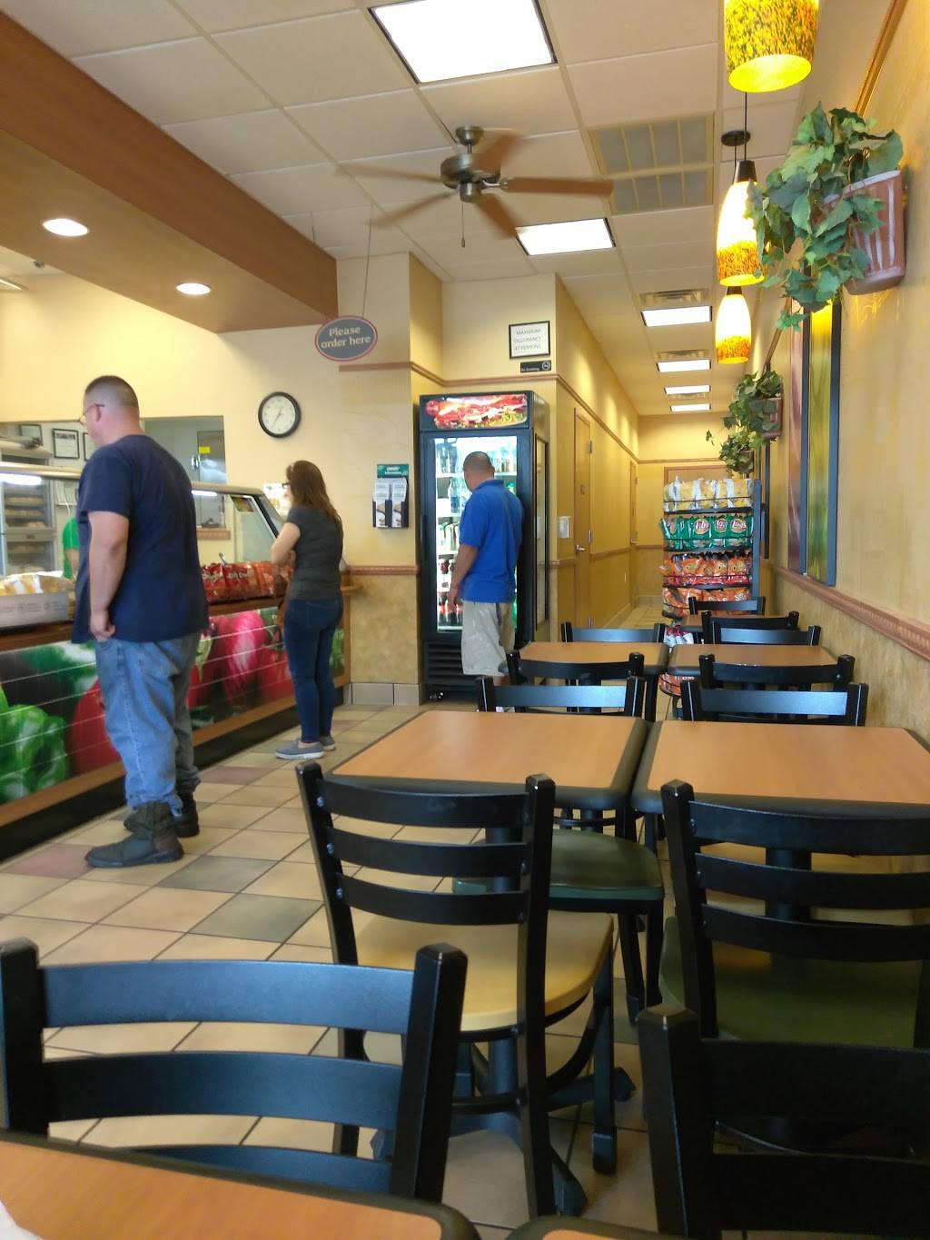 Subway Restaurants | restaurant | 823 S 75th St, Houston, TX 77023, USA | 7139283883 OR +1 713-928-3883