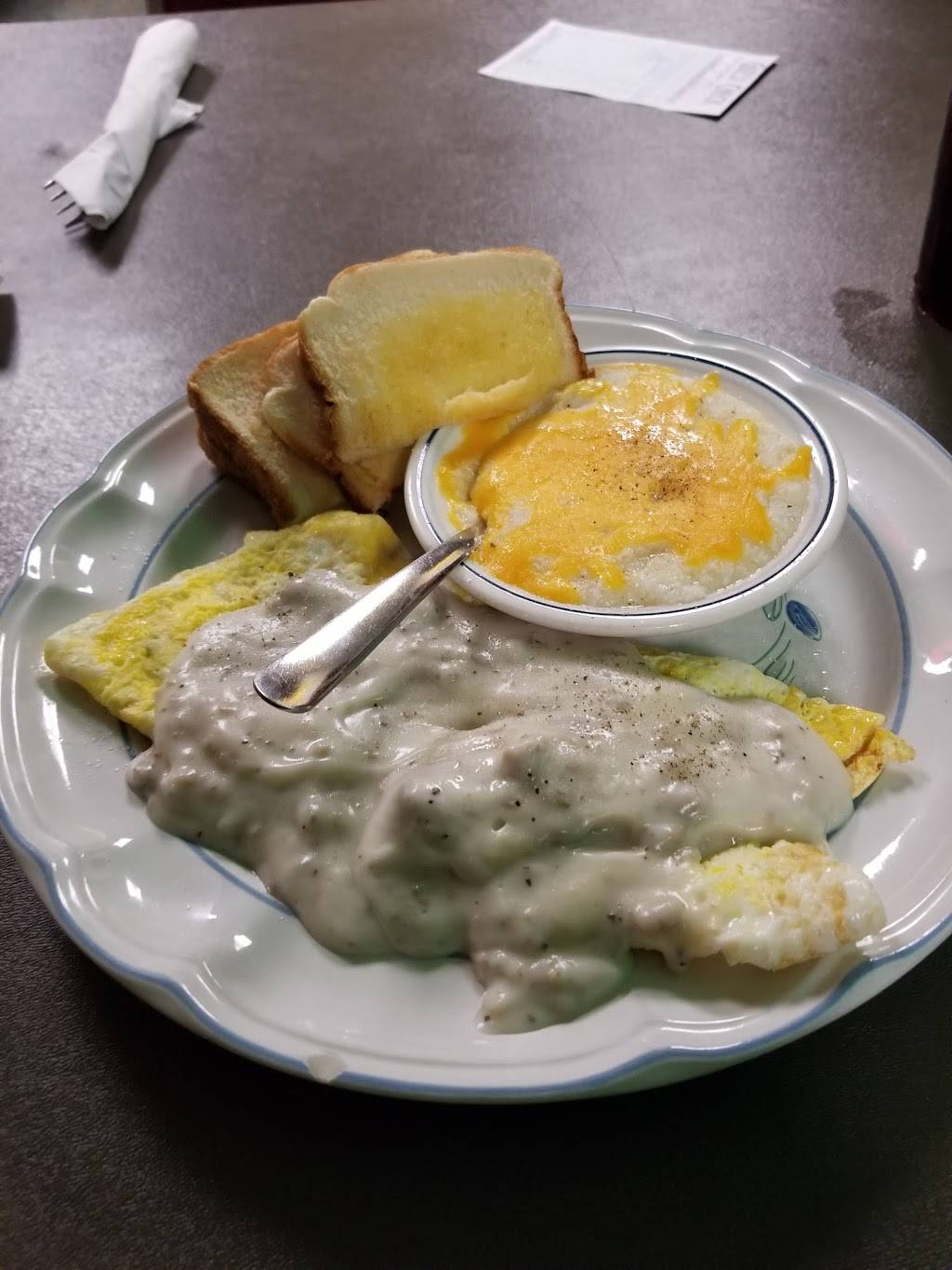 Farmers Cafe | restaurant | 213 S Main St, Blackstone, VA 23824, USA | 4342923236 OR +1 434-292-3236