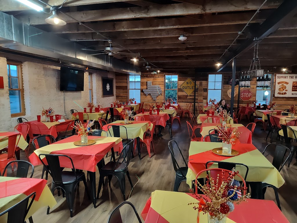 TX Vintage Bar & Grill | restaurant | 219 Simonton St, Conroe, TX 77301, USA | 9367033664 OR +1 936-703-3664
