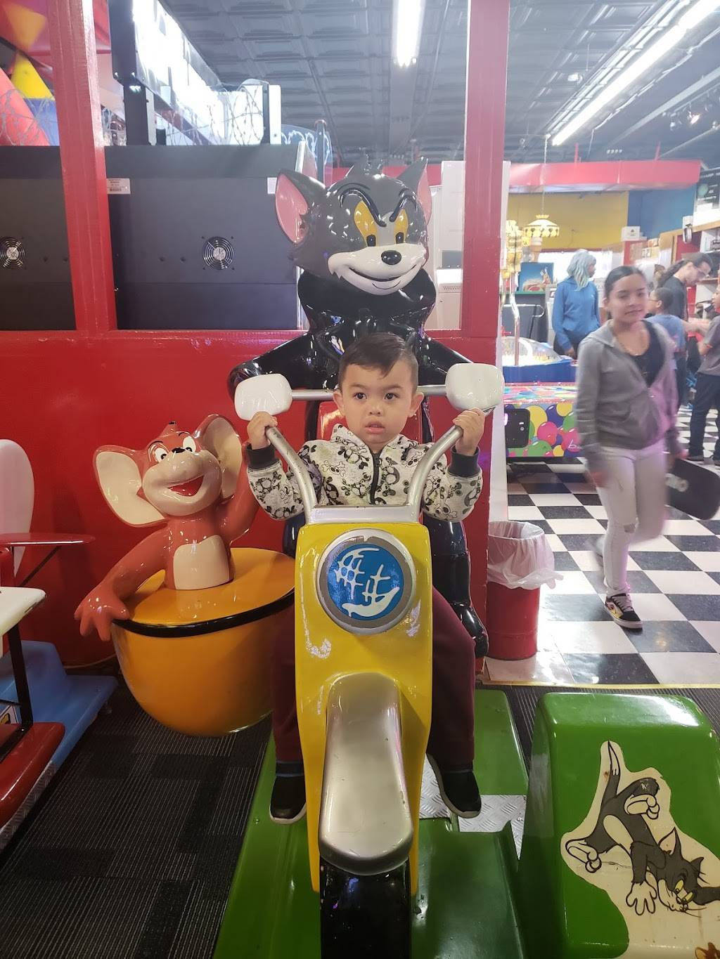 Rack N Roll Family Fun Center | restaurant | 212 Washington Pl, Passaic, NJ 07055, USA | 9733650020 OR +1 973-365-0020